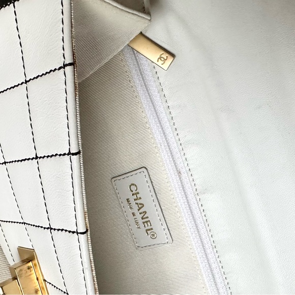 CHANEL Square Quilt Leather Reissue Flap Bag GHW - Picture 11 of 11